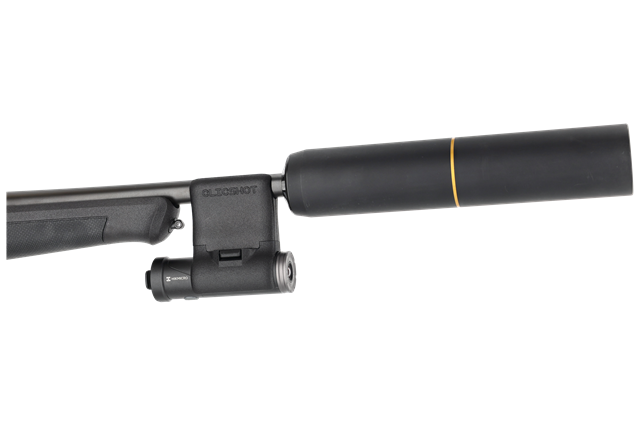 Fixation clicSHOT montée sur une carabine équipée d'un gros modérateur de son